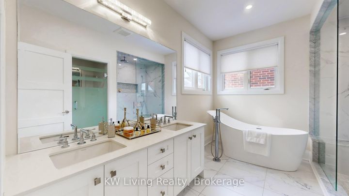 Photo 27 at 92 Giardina Crescent N, Bayview Hill, Richmond Hill