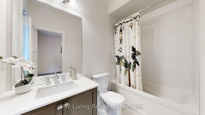 Photo 32 at 92 Giardina Crescent N, Bayview Hill, Richmond Hill