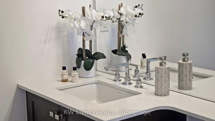 Photo 33 at 92 Giardina Crescent N, Bayview Hill, Richmond Hill