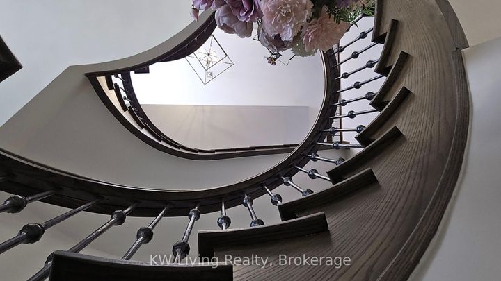 Photo 37 at 92 Giardina Crescent N, Bayview Hill, Richmond Hill