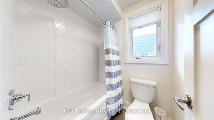 Photo 43 at 92 Giardina Crescent N, Bayview Hill, Richmond Hill