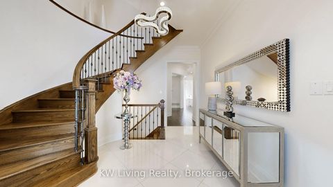 Photo 21 at 92 Giardina Crescent N, Bayview Hill, Richmond Hill