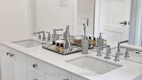 Photo 28 at 92 Giardina Crescent N, Bayview Hill, Richmond Hill