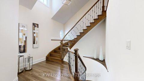 Photo 36 at 92 Giardina Crescent N, Bayview Hill, Richmond Hill