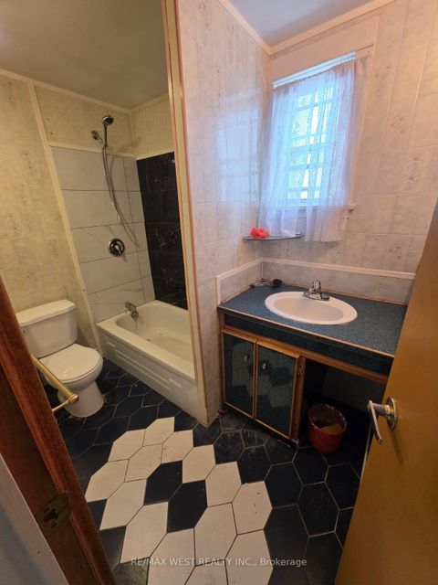 Photo 4 at 160 King Edward Avenue, Lumsden, Toronto