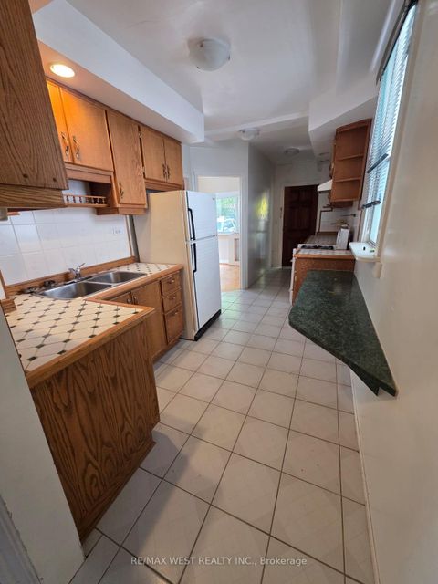 Photo 11 at 160 King Edward Avenue, Lumsden, Toronto