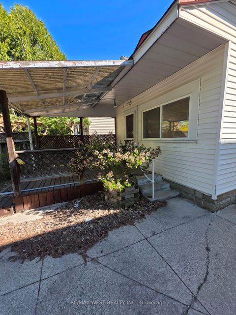 Photo 13 at 160 King Edward Avenue, Lumsden, Toronto