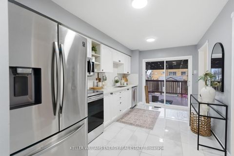 Photo 4 at 332 Elgin Street W, McLaughlin, Oshawa