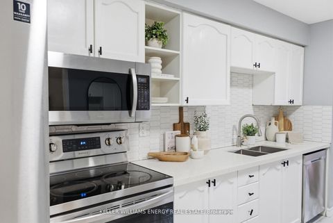 Photo 5 at 332 Elgin Street W, McLaughlin, Oshawa