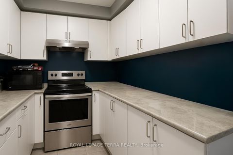 Photo 7 at 59 - 2500 Hill Rise Court, Windfields, Oshawa