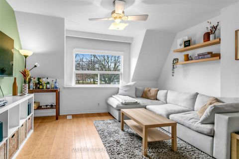 Photo 3 at 1060 Dundas Street W, Bellwoods, Toronto