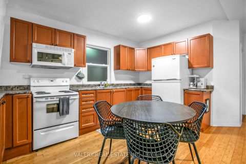 Photo 8 at 1060 Dundas Street W, Bellwoods, Toronto