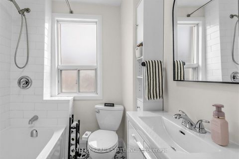 Photo 11 at 1060 Dundas Street W, Bellwoods, Toronto