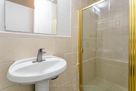 Photo 17 at 1060 Dundas Street W, Bellwoods, Toronto