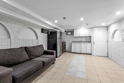 Photo 19 at 1060 Dundas Street W, Bellwoods, Toronto