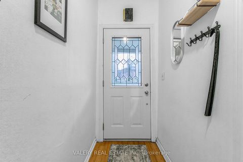 Photo 23 at 1060 Dundas Street W, Bellwoods, Toronto