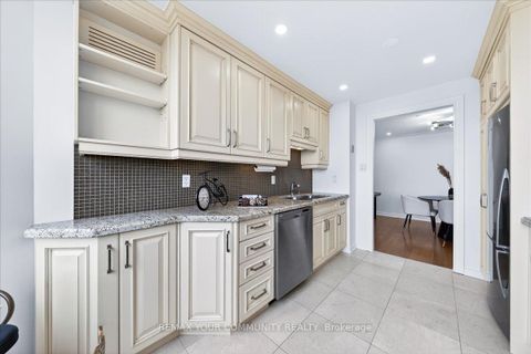 Photo 16 at 1501 - 8501 Bayview Avenue, Doncrest, Richmond Hill