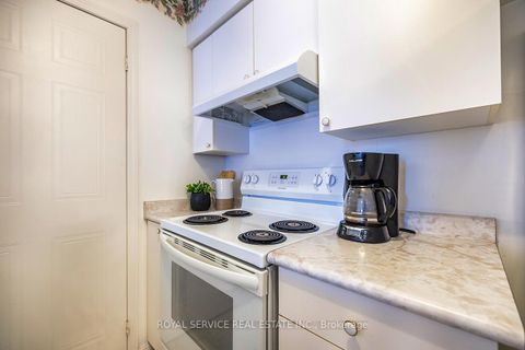 Photo 4 at 208 - 95 Wellington Street, Bowmanville, Clarington