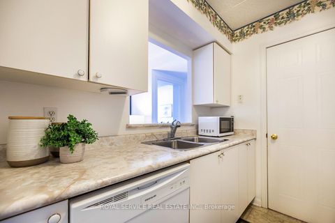 Photo 5 at 208 - 95 Wellington Street, Bowmanville, Clarington