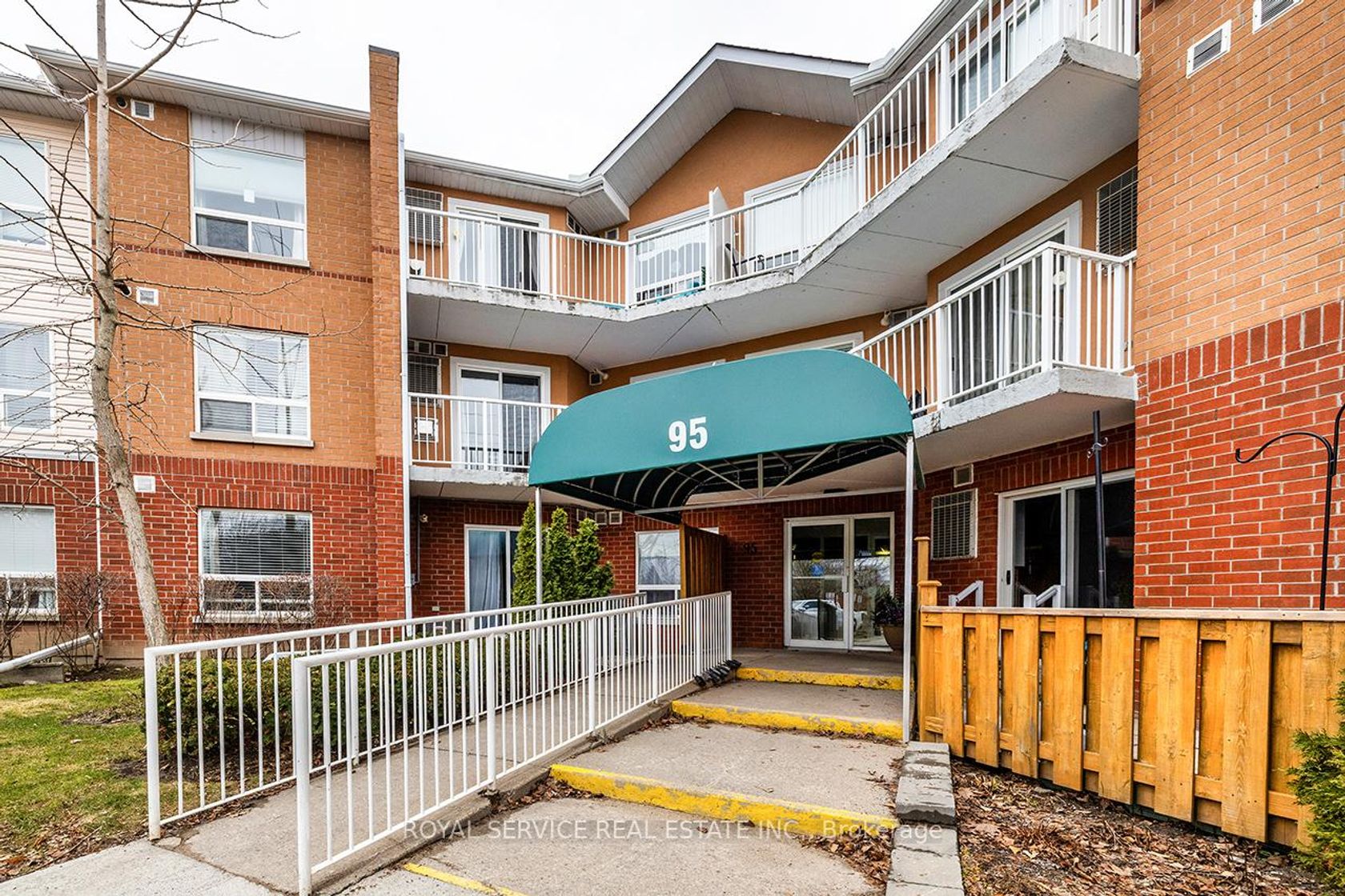 208 - 95 Wellington Street, Bowmanville, Clarington 