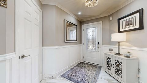 Photo 3 at 14 Round Leaf Court, Holly, Barrie