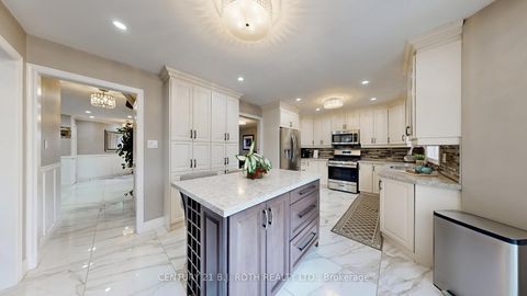 Photo 4 at 14 Round Leaf Court, Holly, Barrie