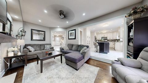 Photo 8 at 14 Round Leaf Court, Holly, Barrie