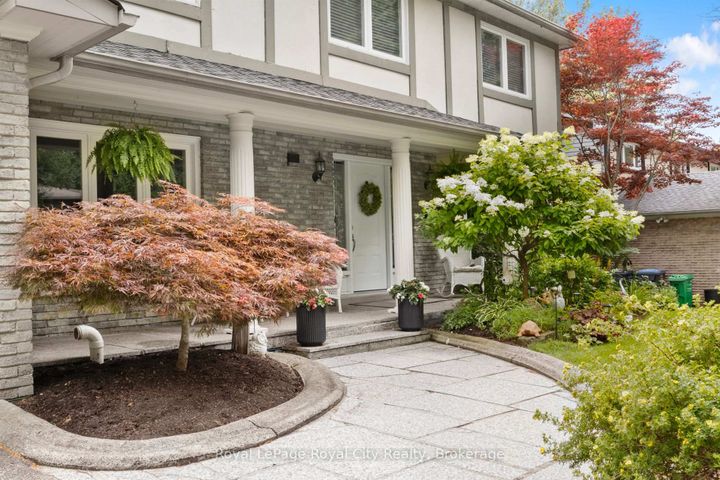 Photo 6 at 1548 Troika Court, Lorne Park, Mississauga