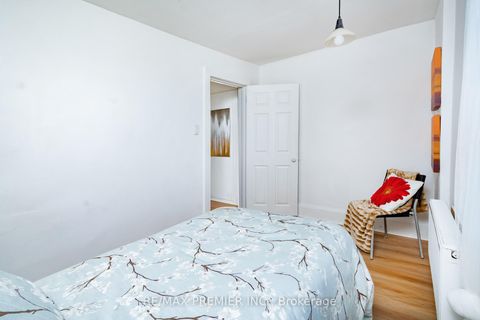 Photo 33 at 229 Bellwoods Avenue, Bellwoods, Toronto