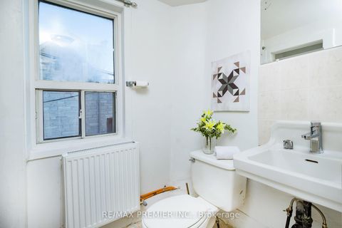 Photo 35 at 229 Bellwoods Avenue, Bellwoods, Toronto