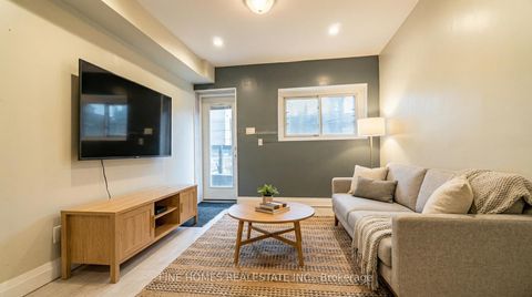 Photo 3 at 48 Carr Street, Chinatown, Toronto