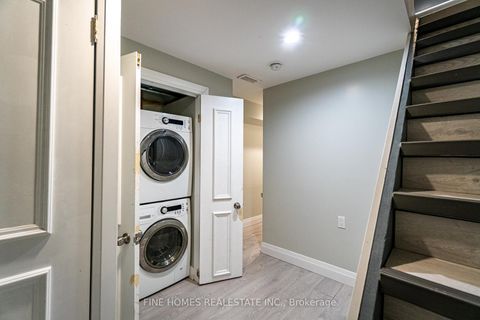 Photo 9 at 48 Carr Street, Chinatown, Toronto