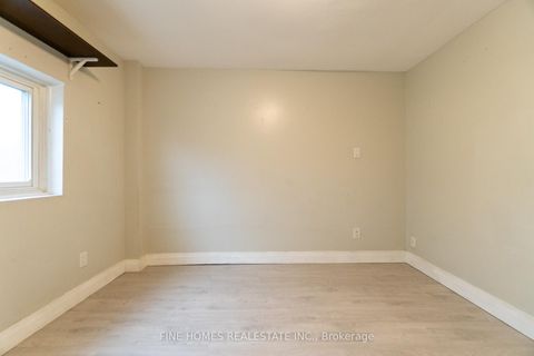 Photo 14 at 48 Carr Street, Chinatown, Toronto