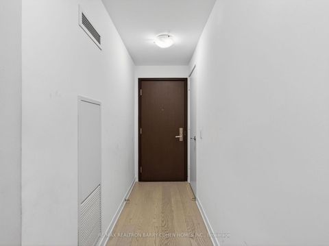 Photo 1 at 905 - 1 Yorkville Avenue, Annex, Toronto