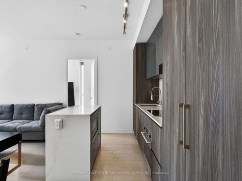 Photo 3 at 905 - 1 Yorkville Avenue, Annex, Toronto