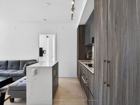 Photo 4 at 905 - 1 Yorkville Avenue, Annex, Toronto