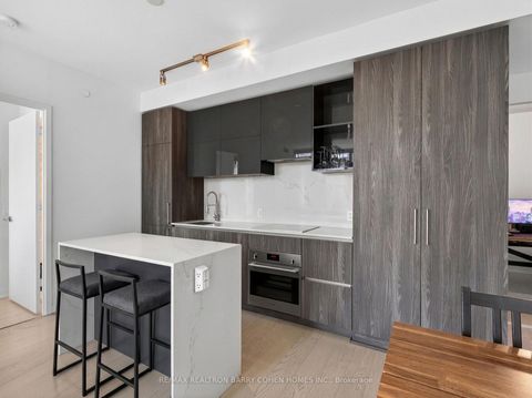 Photo 8 at 905 - 1 Yorkville Avenue, Annex, Toronto