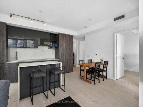 Photo 9 at 905 - 1 Yorkville Avenue, Annex, Toronto