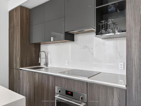 Photo 11 at 905 - 1 Yorkville Avenue, Annex, Toronto