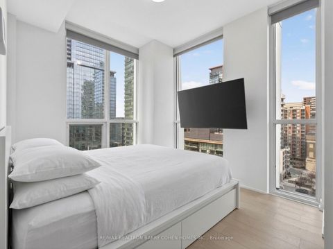 Photo 13 at 905 - 1 Yorkville Avenue, Annex, Toronto