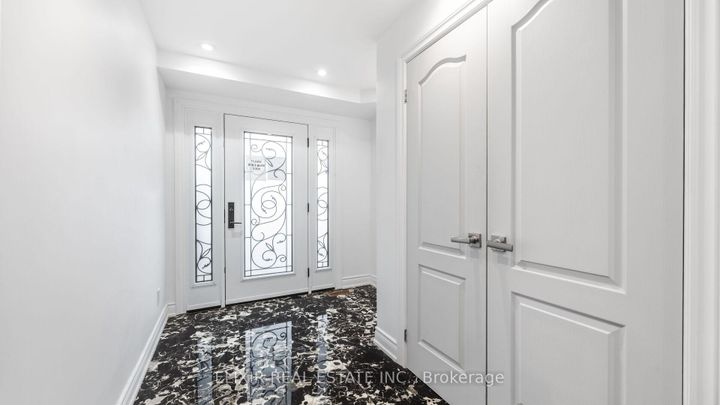 Photo 5 at 43 Bromley Crescent, Avondale, Brampton