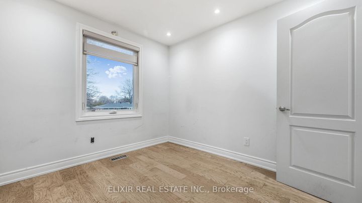 Photo 31 at 43 Bromley Crescent, Avondale, Brampton