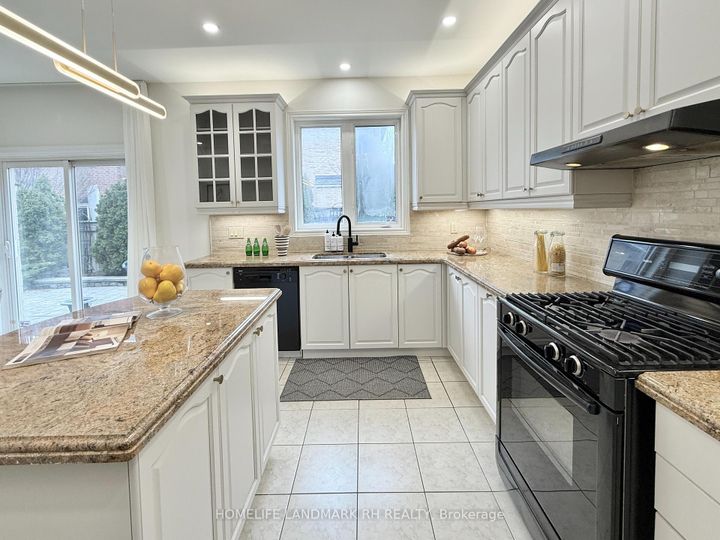 Photo 11 at 12 Bosco Drive, Vellore Village, Vaughan