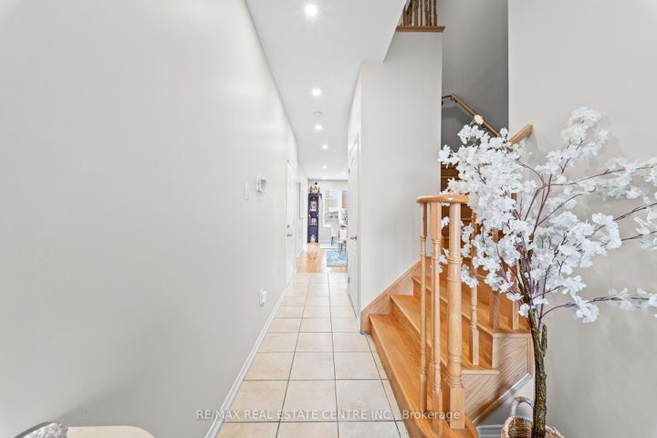 Photo 5 at 62 Sussexvale Drive, Wellington, Brampton