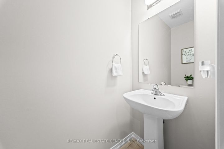 Photo 25 at 62 Sussexvale Drive, Wellington, Brampton