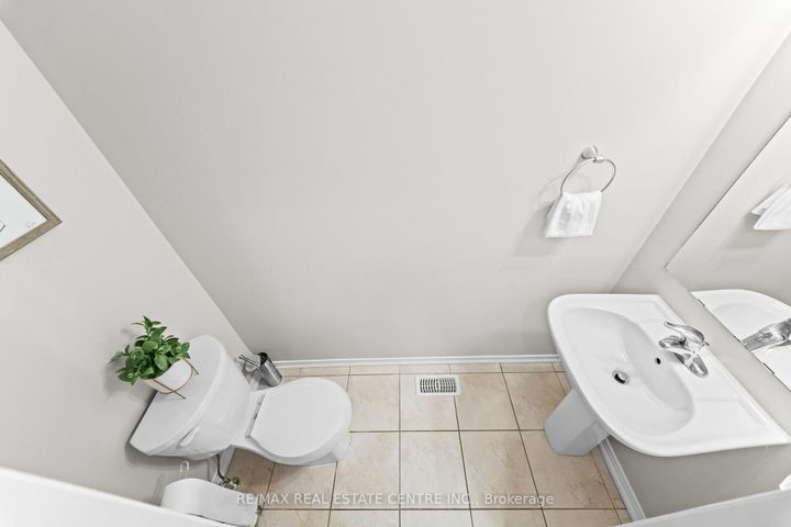 Photo 26 at 62 Sussexvale Drive, Wellington, Brampton