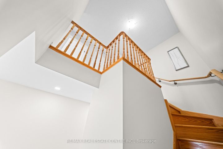 Photo 27 at 62 Sussexvale Drive, Wellington, Brampton