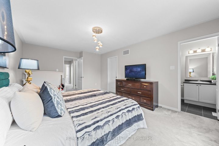 Photo 32 at 62 Sussexvale Drive, Wellington, Brampton