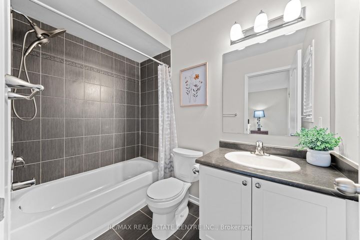 Photo 34 at 62 Sussexvale Drive, Wellington, Brampton