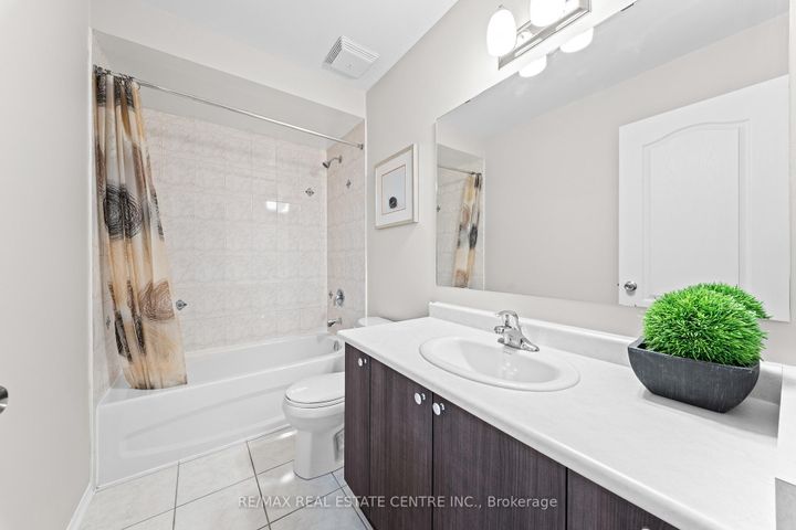 Photo 37 at 62 Sussexvale Drive, Wellington, Brampton